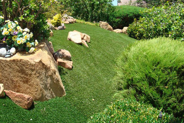 Hướng dẫn tự làm đồi cỏ nhân tạo sân vườn đẹp mắt 1