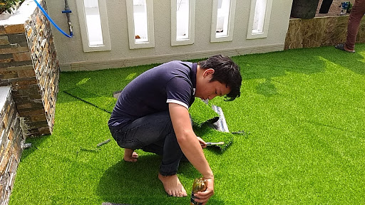 Hướng dẫn tự thi công thảm cỏ nhân tạo trang trí tại nhà 1