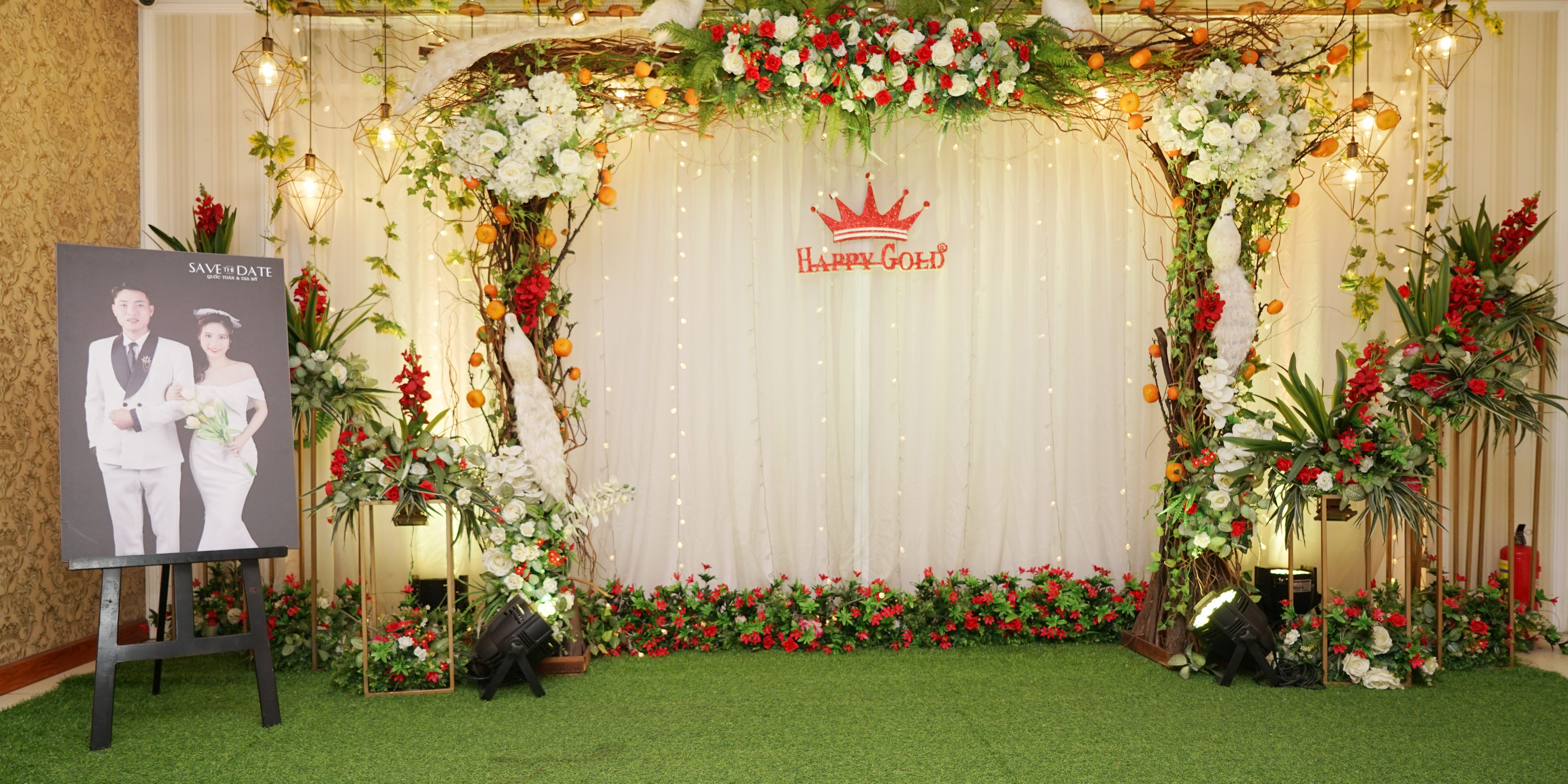 Một số hình ảnh thảm cỏ trang trí tiệc cưới ấn tượng 3