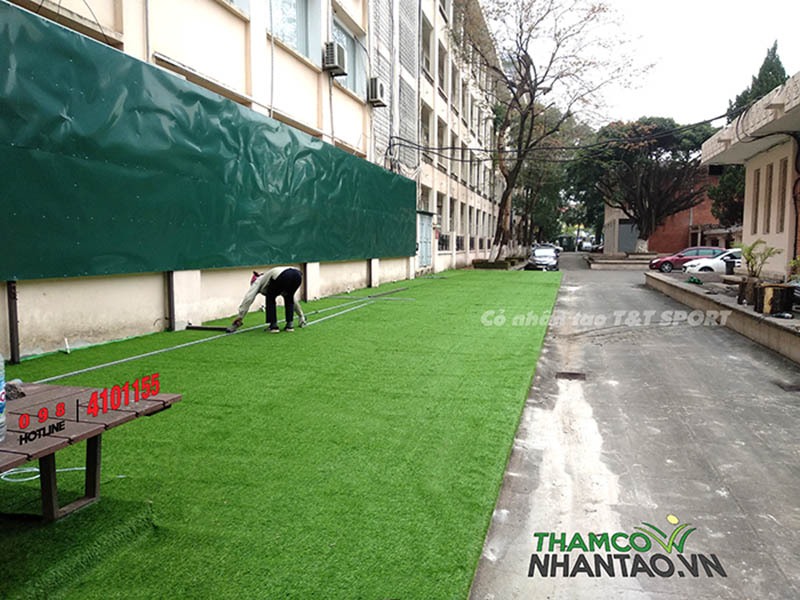 Một vài hình ảnh của dự án vườn cỏ nhân tạo cho căng tin Đại học Ngoại Ngữ, Hà Nội: 2