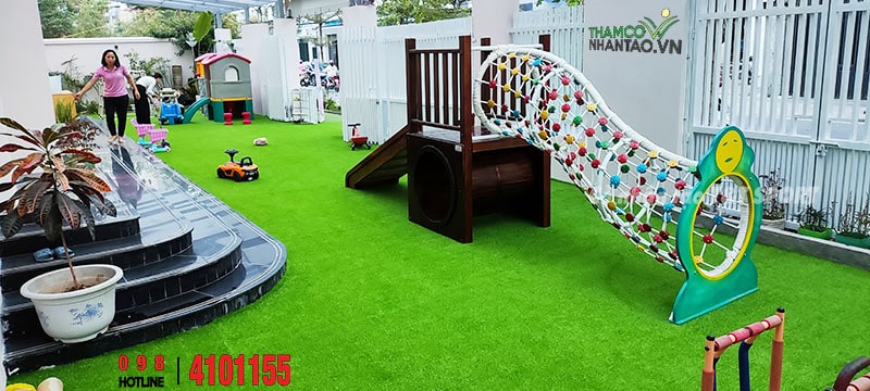 Một vài hình ảnh của dự án sân chơi cỏ nhân tạo cho trường mầm non Educare Me & Mom tại Khu Ngoại giao đoàn 5
