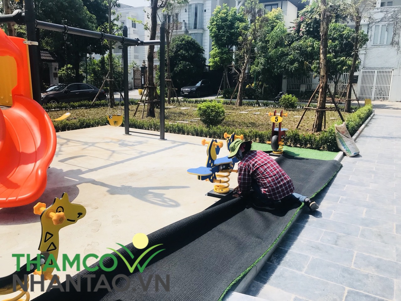 Một vài hình ảnh của dự án sân vườn cỏ nhân tạo Biệt thự 8, khu đô thị Việt Hưng, Long Biên, Hà Nội: 2