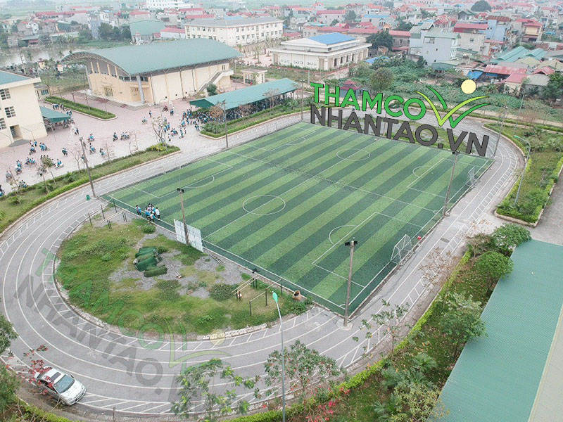 Một vài hình ảnh của dự án sân bóng đá cỏ nhân tạo tại trường THPT Nguyễn Du, Hà Nội: 2