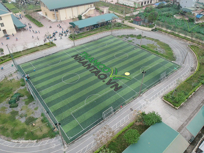 Một vài hình ảnh của dự án sân bóng đá cỏ nhân tạo tại trường THPT Nguyễn Du, Hà Nội: 1