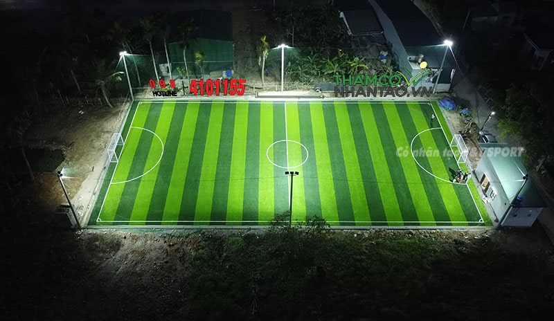 Làm thế nào để tạo cỏ hai màu trong sân bóng đá? 1